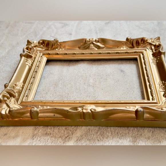 VINTAGE Shabby Chic Gold Empty Frame 8”x10” Opening 4”x6” - Picture 5 of 16